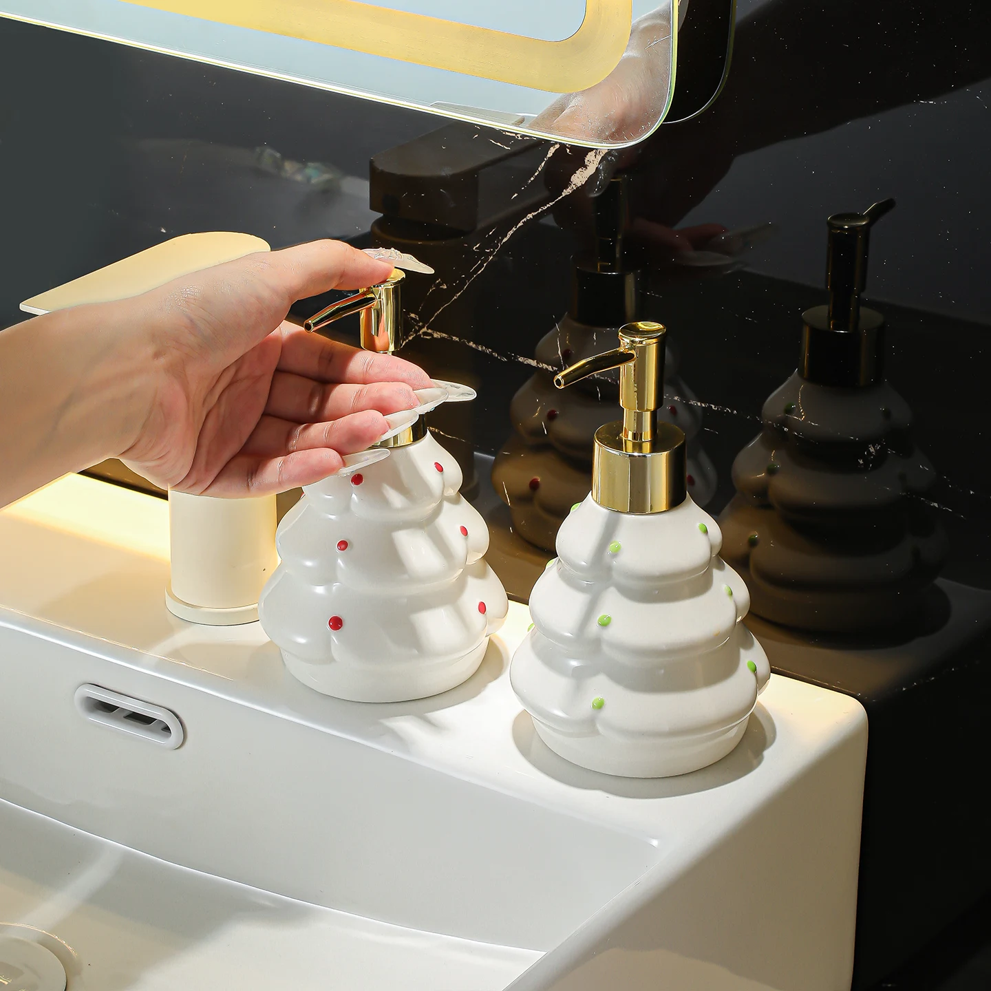 

Christmas tree hand lotion bottle Soap dispenser Bathroom shower gel Shampoo pressure type ceramic lotion bottles bathroom