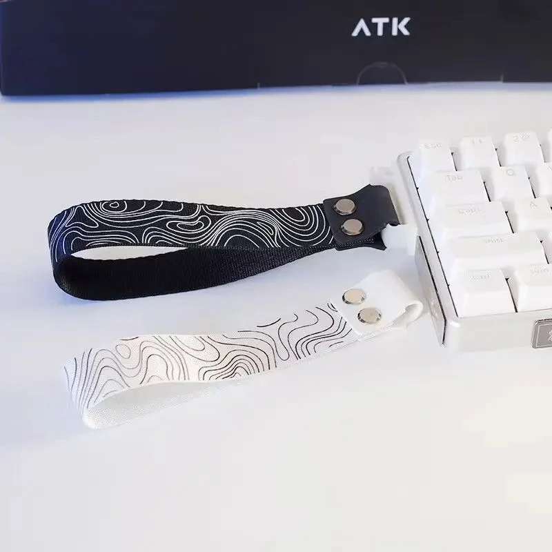 

Personalized Gaming Keyboard Strap Pastable Anime Ribbon for Wooting 60HE/ATK68 Mechanical Keyboard Nylon PU Decor