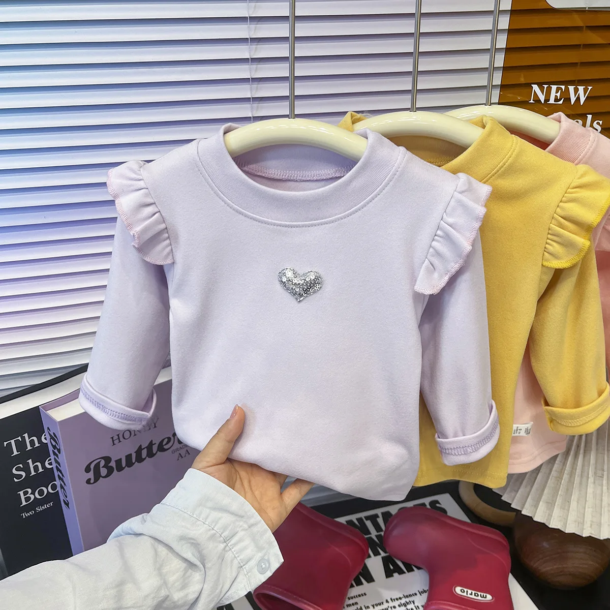 Herbstliches, süßes, einfarbiges Mädchen-Oberteil mit Herzmuster, warmes, gerüschtes Langarm-T-Shirt für Kinder, ideal für den täglichen Gebrauch, Kinderkleidung, Hemd. – Detail 14