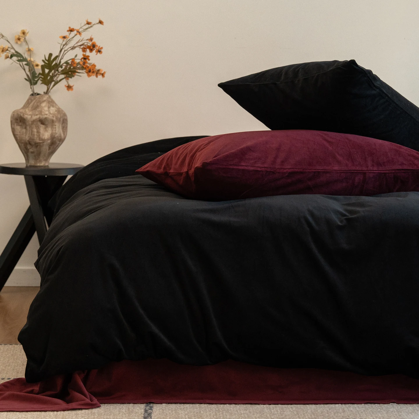 

Уютный комплект постельного белья из мягкого велюра с цветочным дизайном, приятный для кожи, осенне-зимний, из четырех предметов