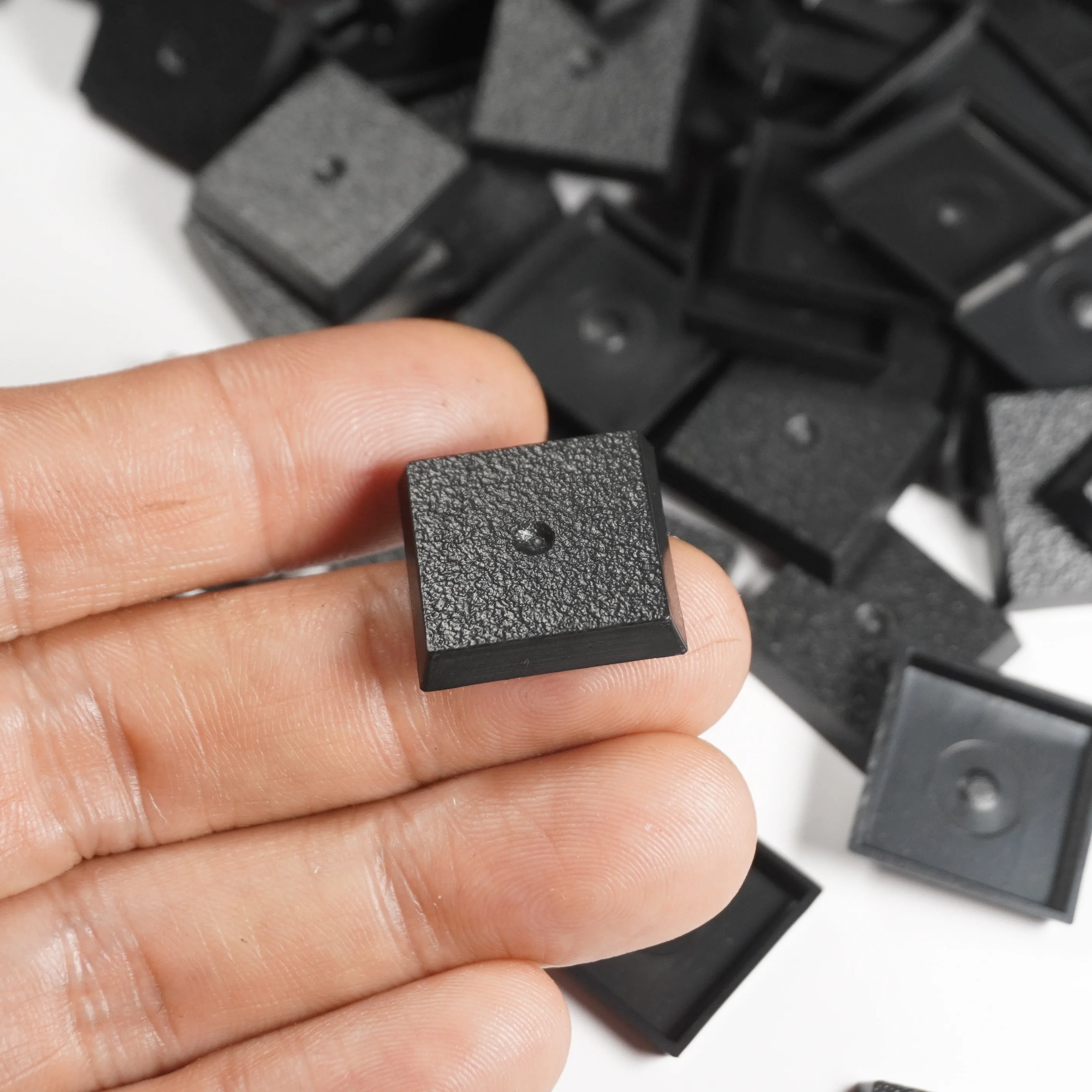 Immagine 5: Basi quadrate da 20 mm realizzate in plastica per basi per giochi da tavolo per WH
