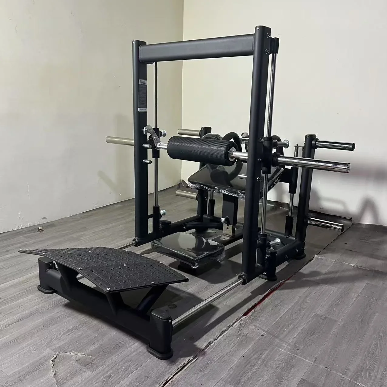 

Commercial Hip Trainer Strength Machine Plate Loaded 3D Glute Drive Glute Builder 3D Hip Thrust Machine HIP THRUST Eliting