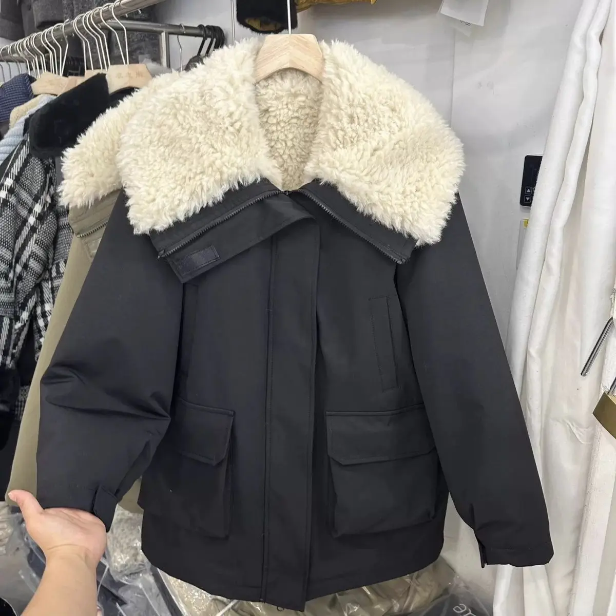 Large lapel velvet thickened casual coat for women's 2025 winter new tooling pie to overcome women's high-end top