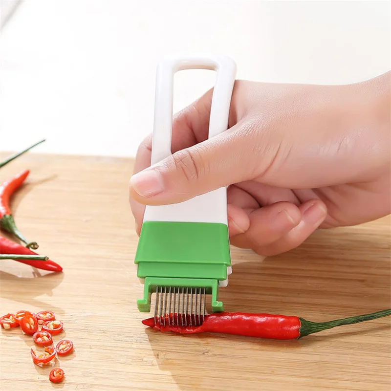 Ustensile de cuisine, râpe, trancheuse, coupe-légumes, gadgets et accessoires utiles