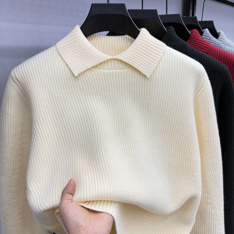 إحساس التصميم: سترة الخريف والشتاء ذات طية صدر السترة للرجال، نمط ناضج فاتح، لون خالص، قميص بولو محبوك فضفاض، سترة أساسية