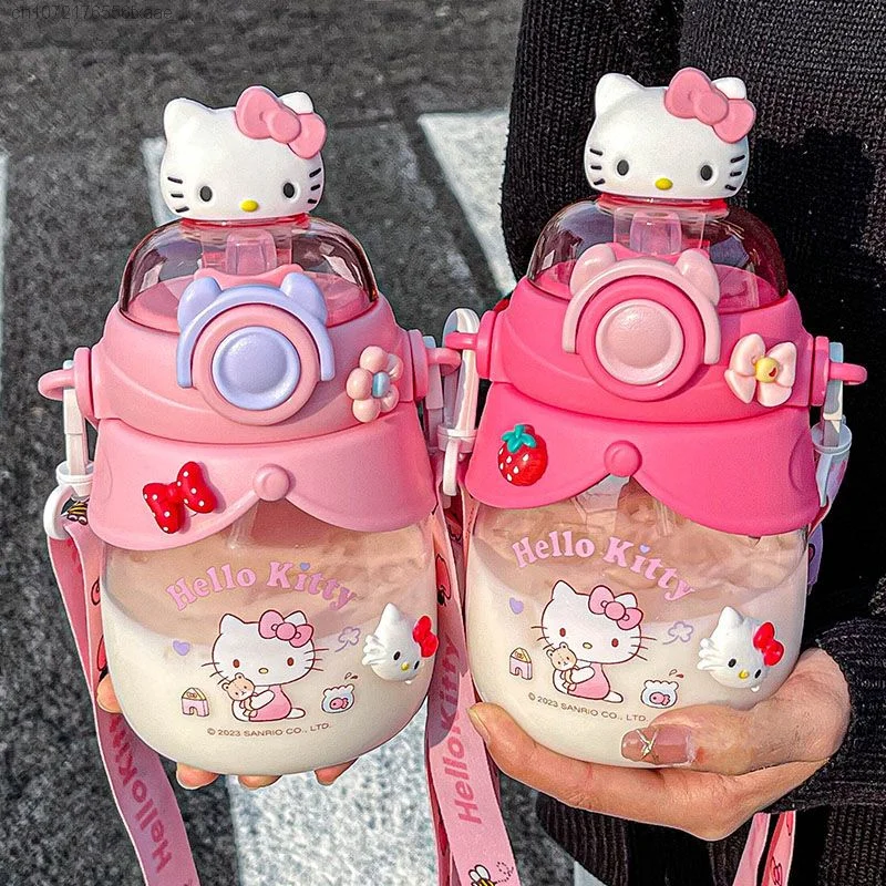 750ml Sanrio Hello Kitty Plastic Cup With Straw Large Capacity Toys Bottle Y2k Women Aesthetic Mug Portable Luxury Design Cups