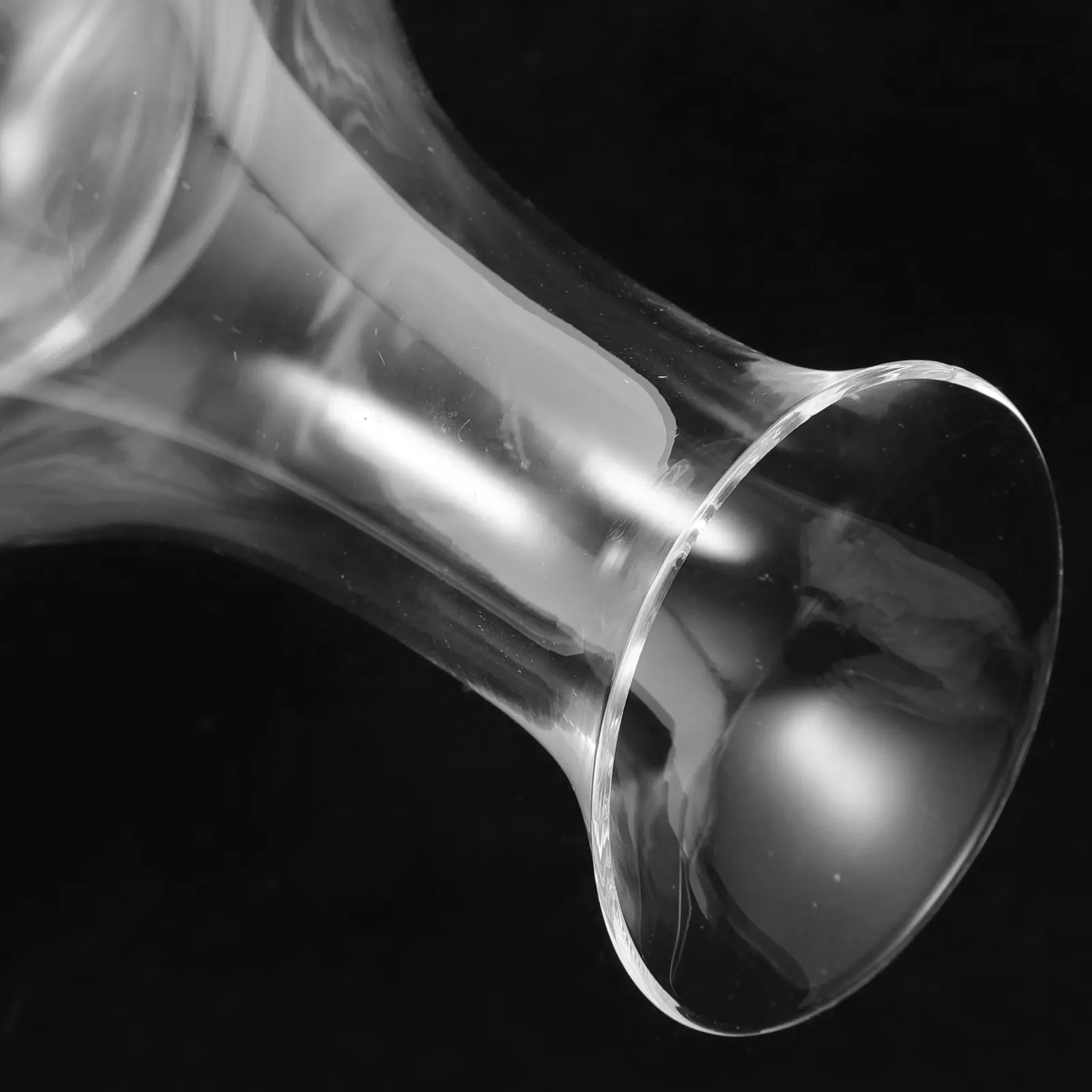 

1Pcs 385Ml Inclined Mouth Ice Wine Decanter Premium Glass Decanter for Red White Wine Aeration Enhancing Aroma Taste Elegant