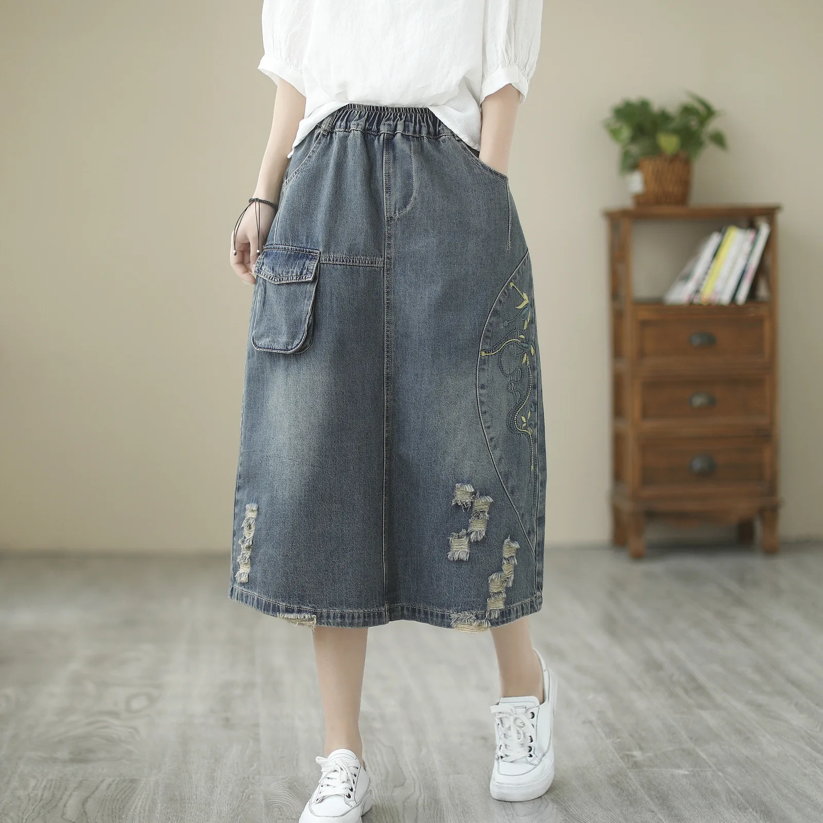 Aricaca Women High Quality Flower Embroidered Ripped Denim Skirt Women Casual Denim Skirts