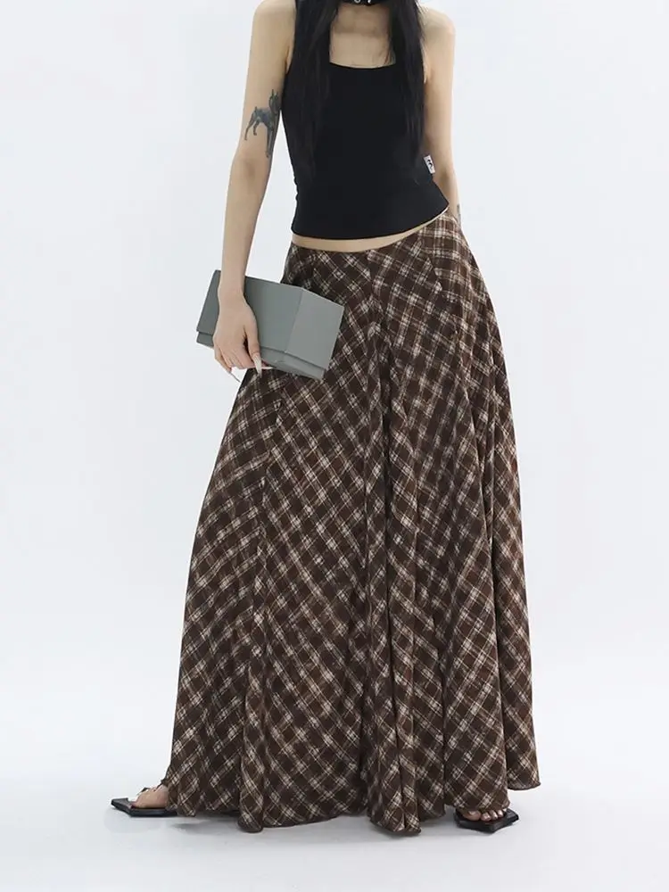 

Brown Light and Thin Hanging Feeling Large A-line Long Skirt for Women with High Waist and Loose Checkered Skirt