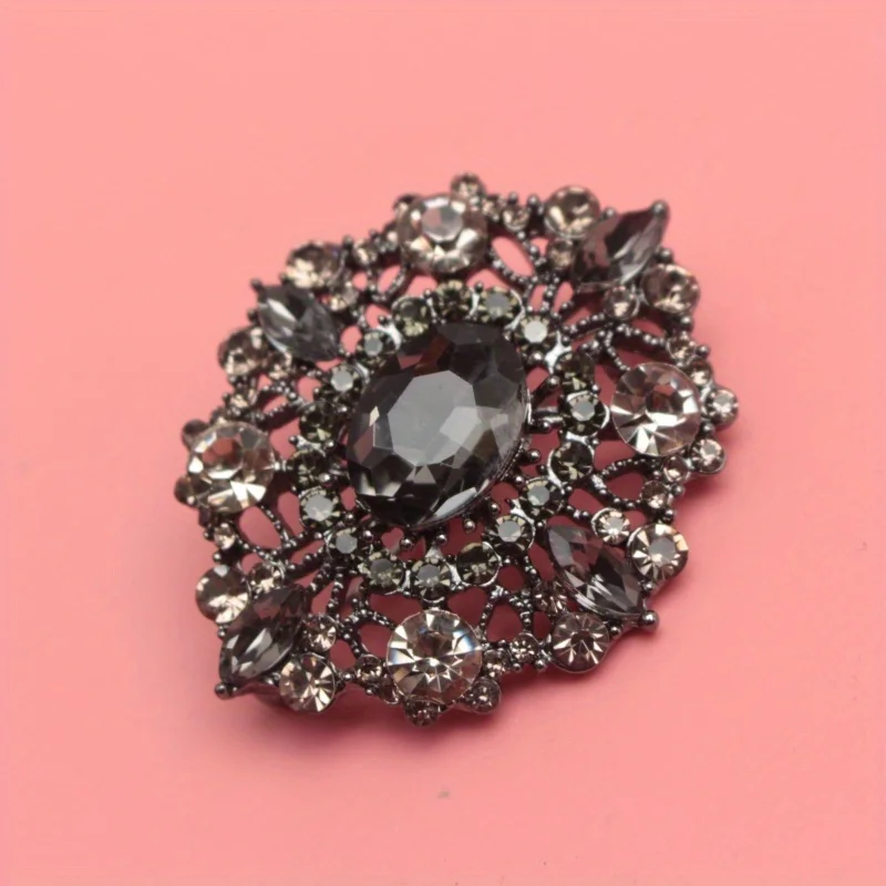 Elegant Korean Style Stylish Cut-out Crystal Pin Brooch Delicate Shiny Boutique Decorated Badge for Ladies