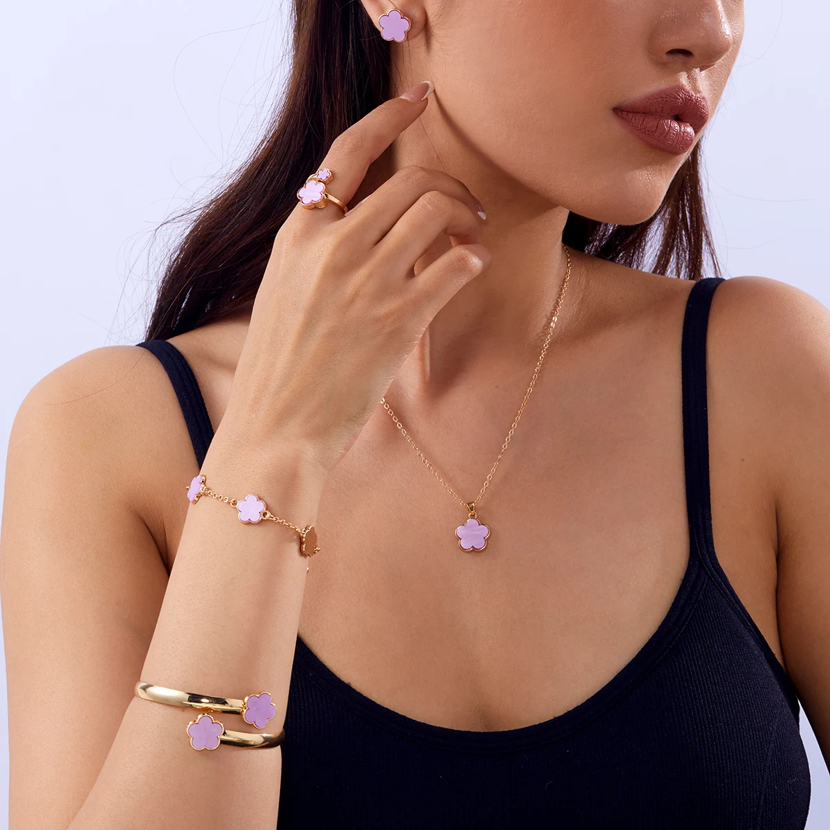 Zartes Blumenmuster Fünfblättriges Kleeblatt Armband-Halsketten-Set für Damen, Modisches Metall-Ohrring-Ring-Set, Party-Schmuck-Accessoire – Detail 12