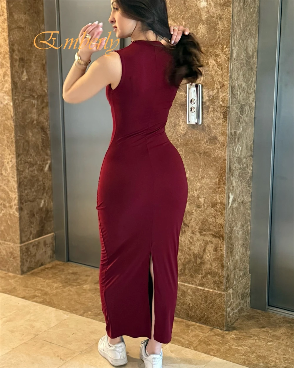 Maßgeschneidertes exquisites ärmelloses Abendkleid mit hohem Kragen, moderne burgunderrote Ballkleider, hochwertige Jersey-Partykleider für Damen