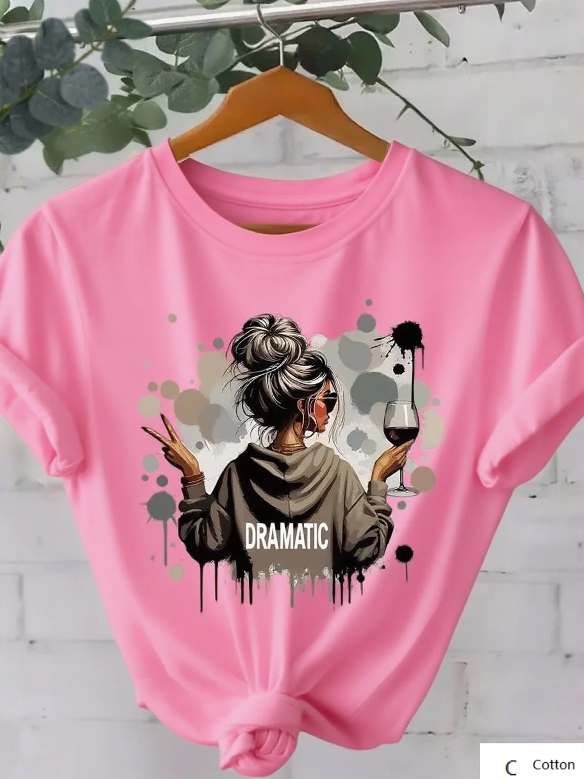 تي شيرت قطني عالي الجودة مع طباعة فنية للمرأة التي تحمل النبيذ والكلمات الدرامية ملابس الشارع الشهير وصل حديثًا تي شيرت S-4XL