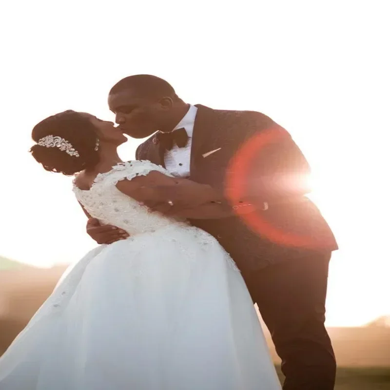 맞춤형 클래식 스위트하트 레이스 A라인 웨딩드레스 스윕 트레인 오프숄더 로브 드 마리에 야외 웨딩 가운