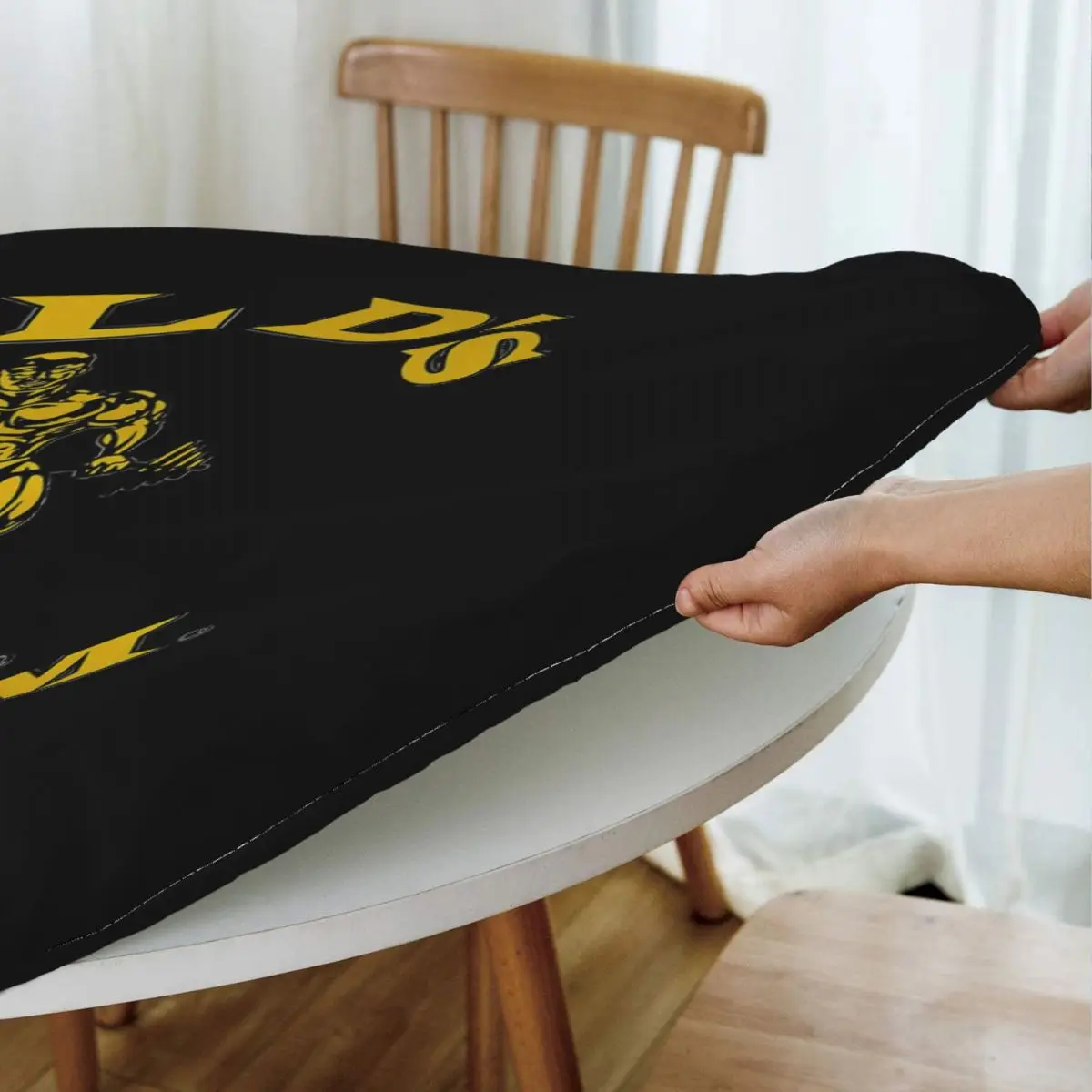Golds Gym Classic Waterproof Round Tablecloth Oilproof Table Cloth for Kitchen Events Dining Table Cover