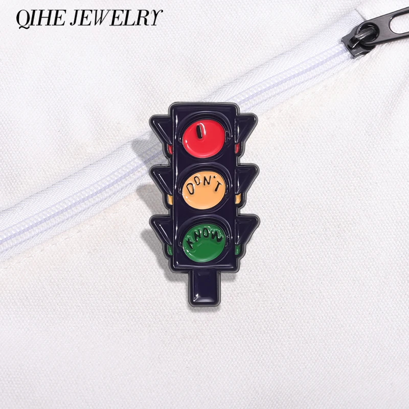 Traffic Light Brooch I Don't Know Enamel Pins Funny Traffic Signal Brooch Backpack Lapel Badge Jewelry Gift for Kids Friends