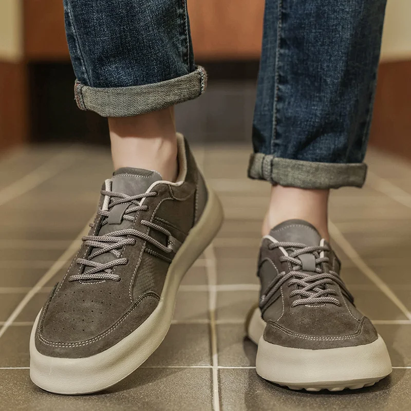 أحذية رجالية كاجوال على الطراز الكوري أحذية قماشية عصرية قابلة للتنفس ومريحة أحذية لوحية ناعمة مجموعة الخريف الجديدة 39-44