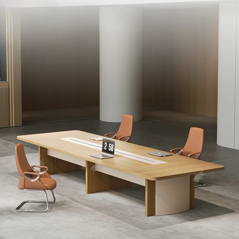 

The conference table is simple and modern, and the reception and negotiation are carried out