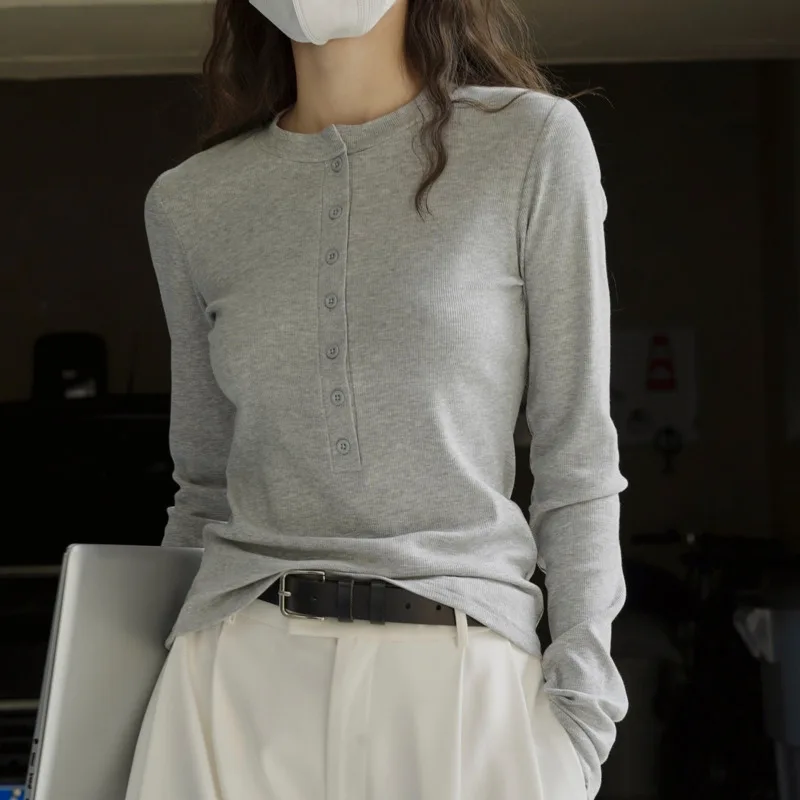 HKSH Primavera Autunno Nuove Donne T-shirt lavorata a maglia Manica lunga O-Collo Tinta unita Bottoni Slim Fit Elegante Coreano Casual Magliette e camicette HK12825