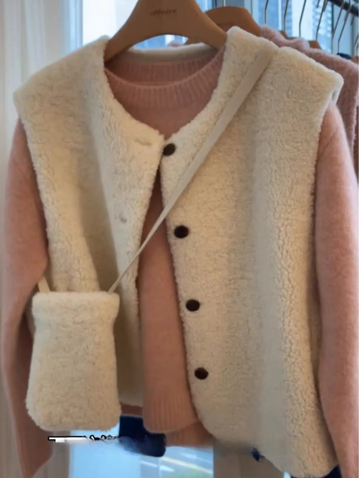 

Корейский утепленный жилет свободного кроя из овечьей шерсти для женщин, осенне-зимняя повседневная верхняя одежда с флисовой подкладкой, трендовая куртка в студенческом стиле