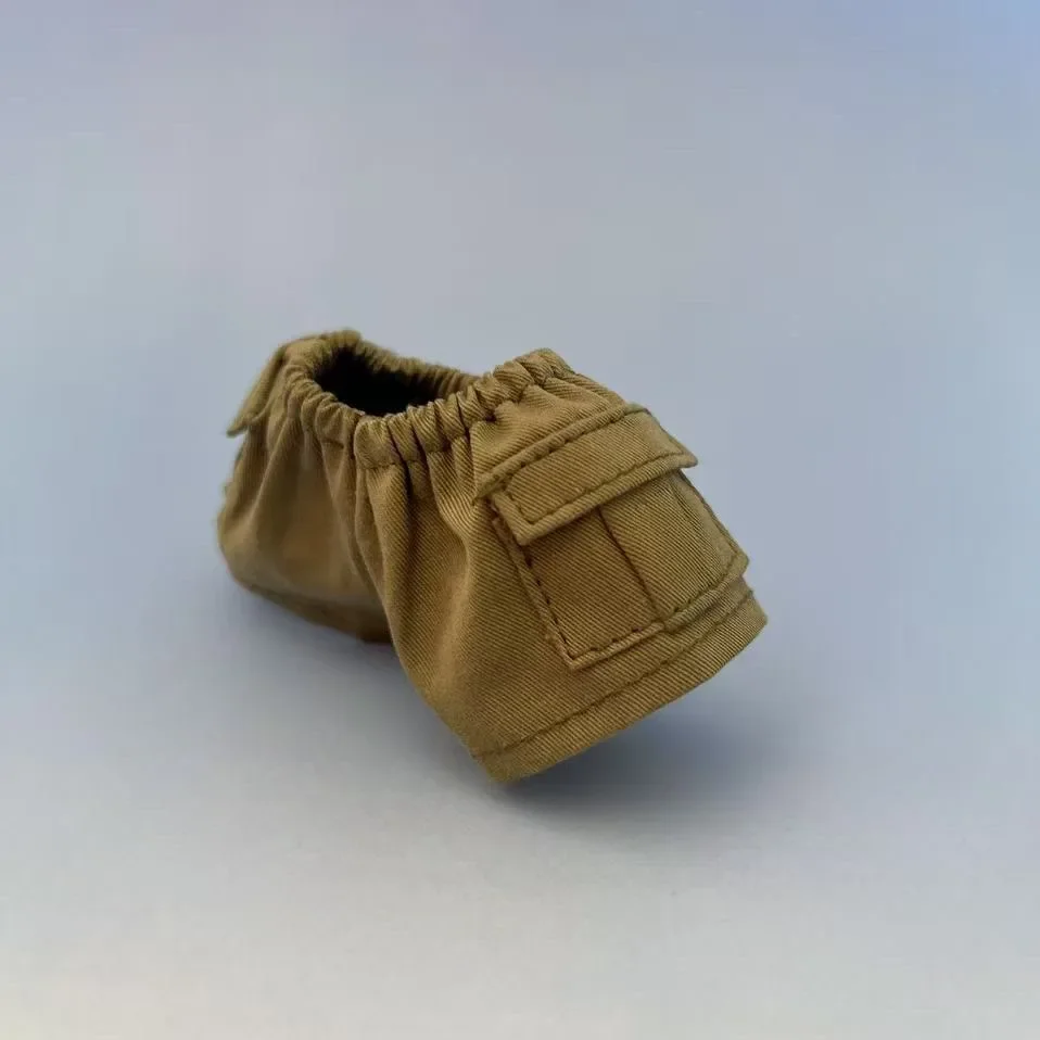 Camisa de verano Labubu y jeans rasgados: lindas muñecas de vinilo con atuendo informal y una moda de verano