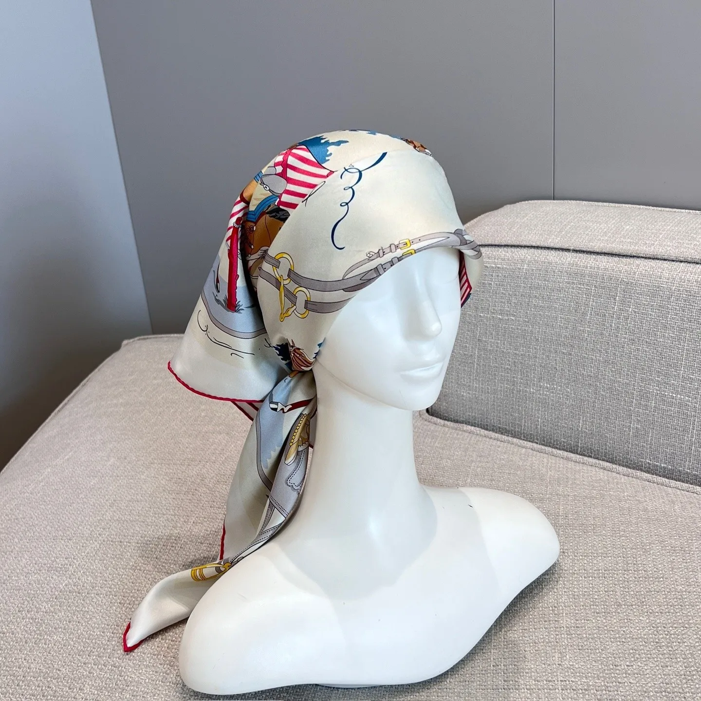 

Роскошный женский шелковый шарф: стильный и универсальный, элегантный и романтичный, с цветочным принтом, модный и многофункциональный.