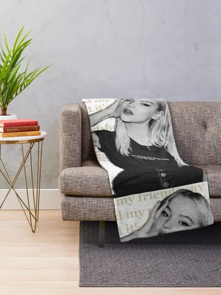 Dove Cameron - Bloodshot Throw Blanket Fashion Sofas decorative Summer Beddings Shaggy Blankets