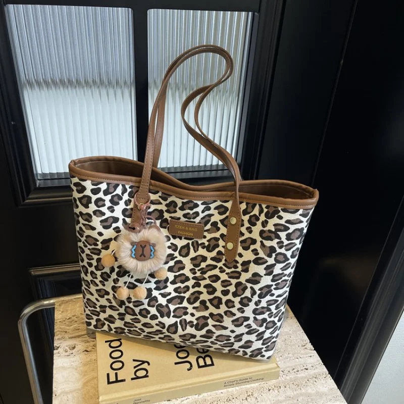 

Famous Designer Leather Shoulder Bag For Ladies With Elegant Crossbody Option And Durable Build