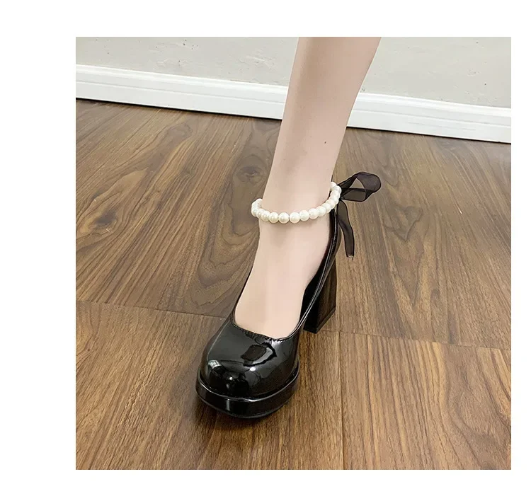 2024 New Vintage Mary Jane French Style Square Head Patent Leather Thick Heel Temperament Wysokie obcasy dla kobiet