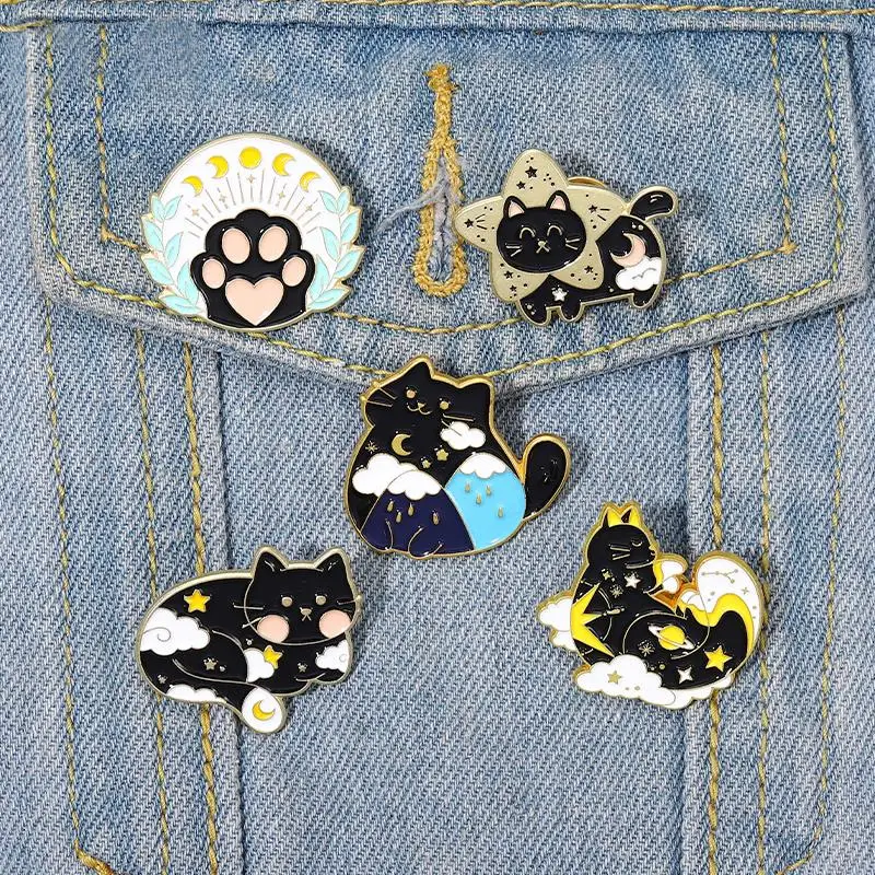 Alfileres personalizados de gatito negro, estrella, fase lunar, broches de patas, insignias de solapa, joyería de animales, regalo para niños, amigos, gatos estrellados, esmalte