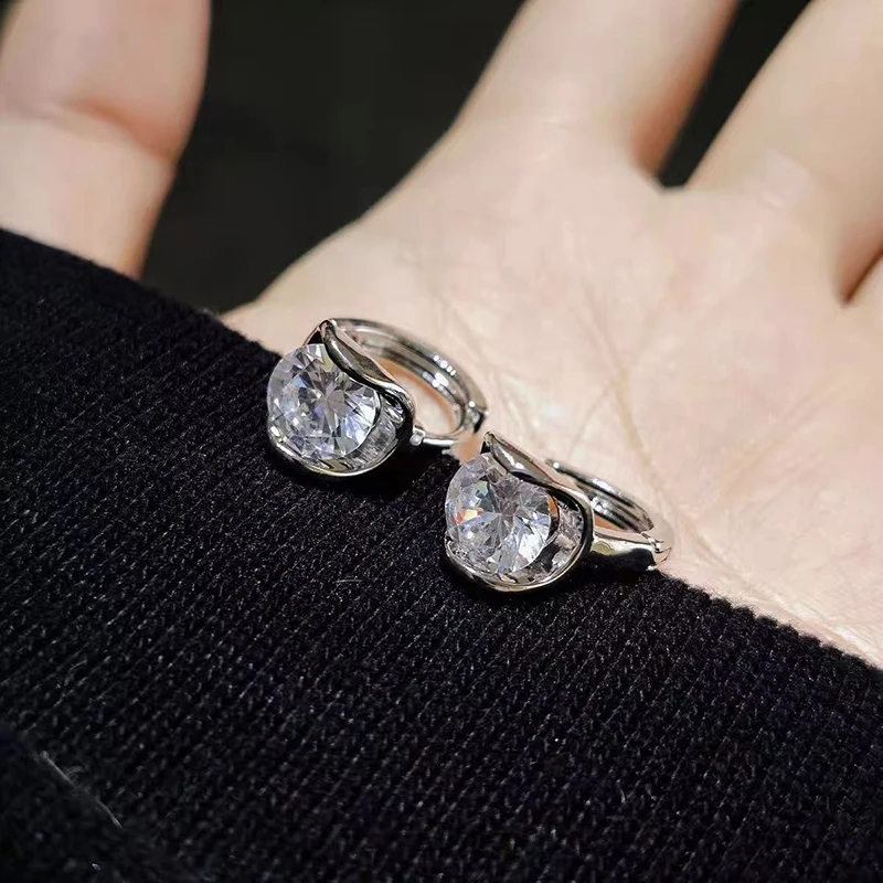 Schlichter, stilvoller Mini-Ohrclip mit funkelndem Zirkonia – Trendiger Metallschmuck 2026 für Damen – Vielseitige Mode-Ohrringe für den Alltag – Detail 5