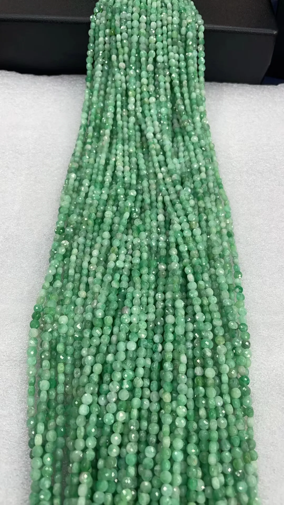 Natural emerald cake cutangle 4mm length38.5cm