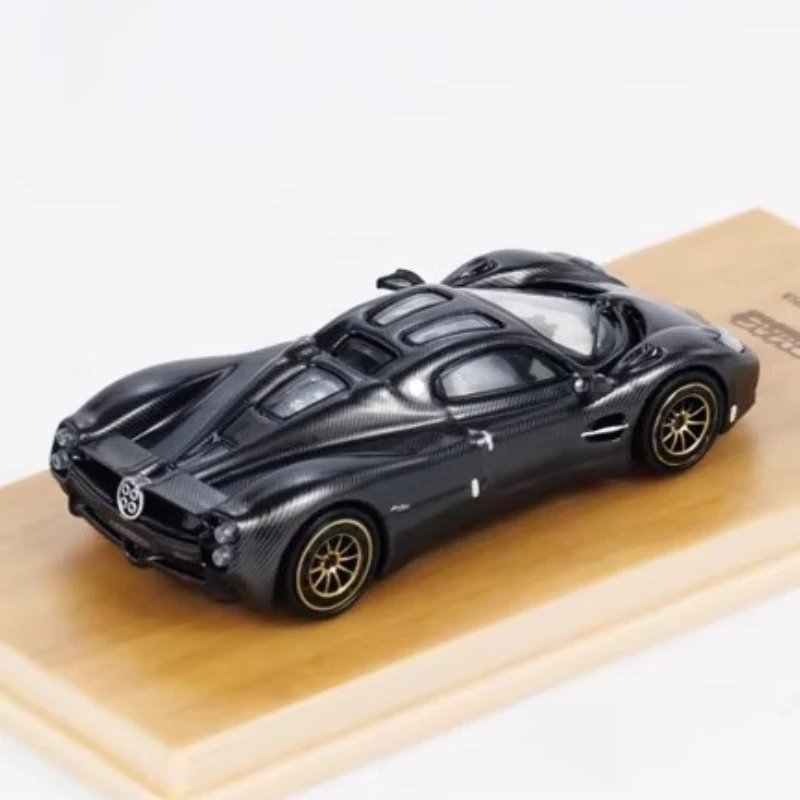 

Модель автомобиля из сплава Tarmac Works 1:64 Pagani Utopia Black All Carbon Edition