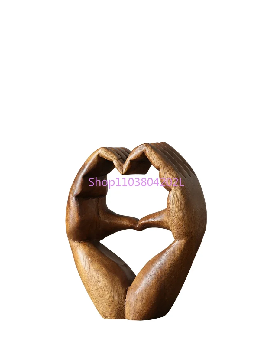 

Gale, American Rural Pattaya Handmade Log Carving, Hand-shaped Love Shape, Classic Desktop Ornament