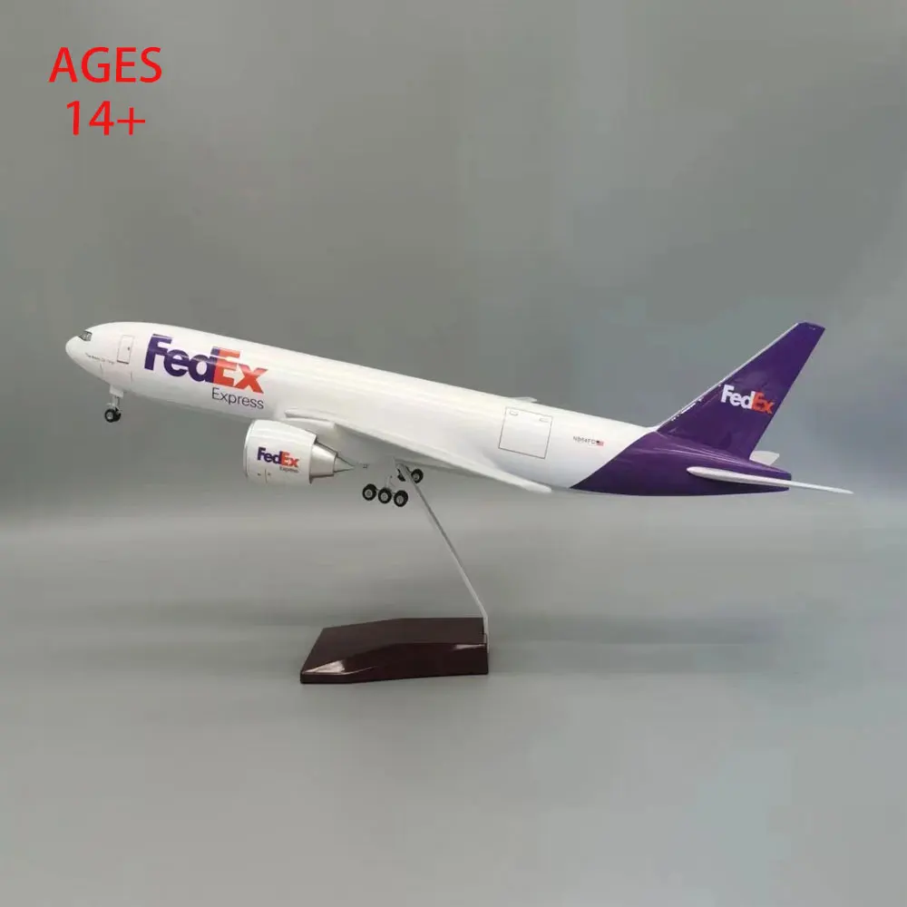 Souvenir Plane Toy 47CM 1/157 Scale 777 B777 Aircraft FedEx Cargo Airlines Model Toy With Wheel Landing Gear Plastic Resin Plane