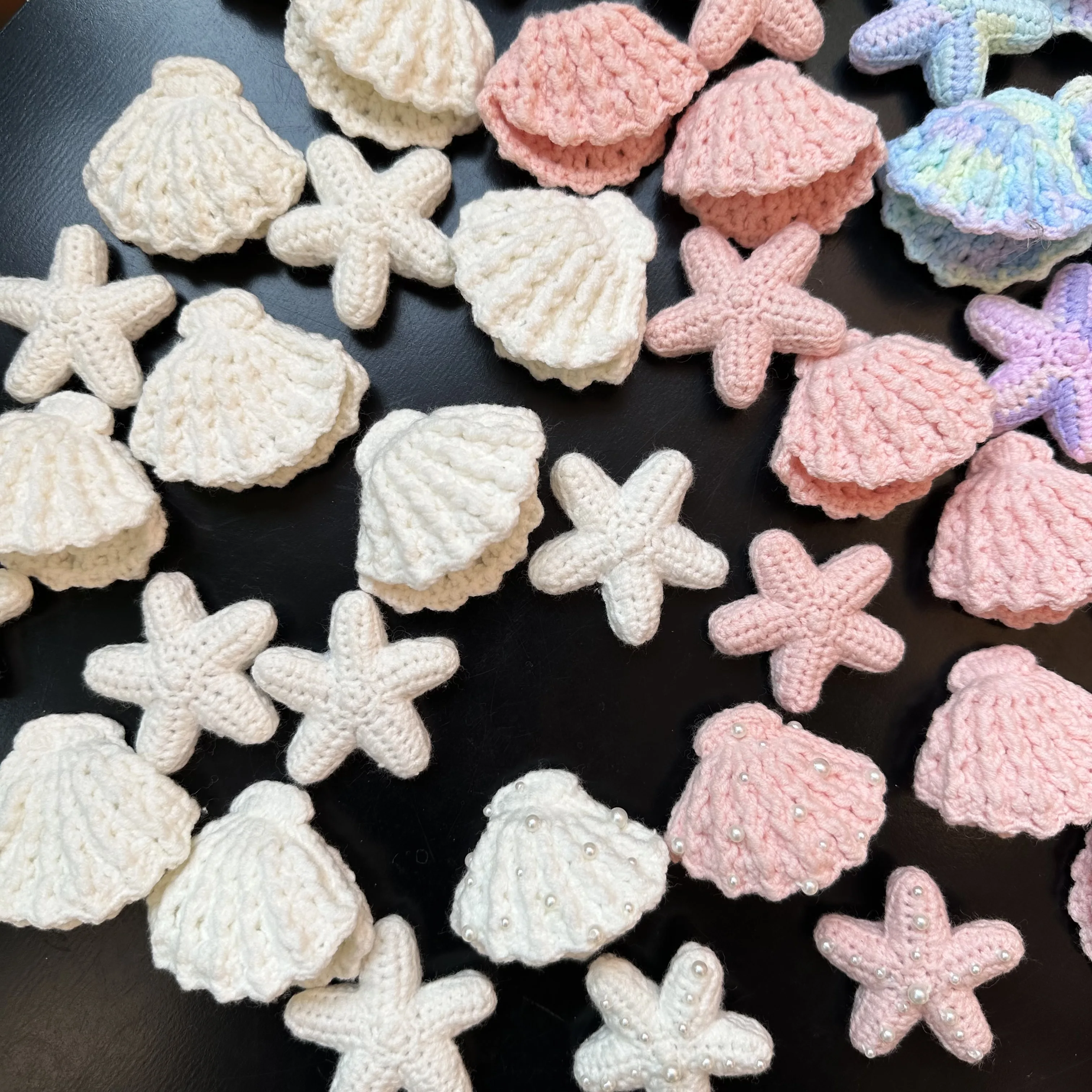 

5pcs 5cm Handmade Finished Crochet Ocean Pearls Seashell Starfish keychain pendant friend and bestie giftm for Women Girls