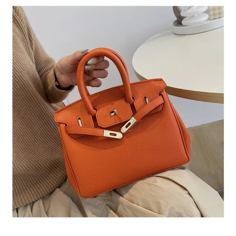

Luxury Trendy Messenger Crossbody Bag For Women With Leather Material And Commuter Style High-End