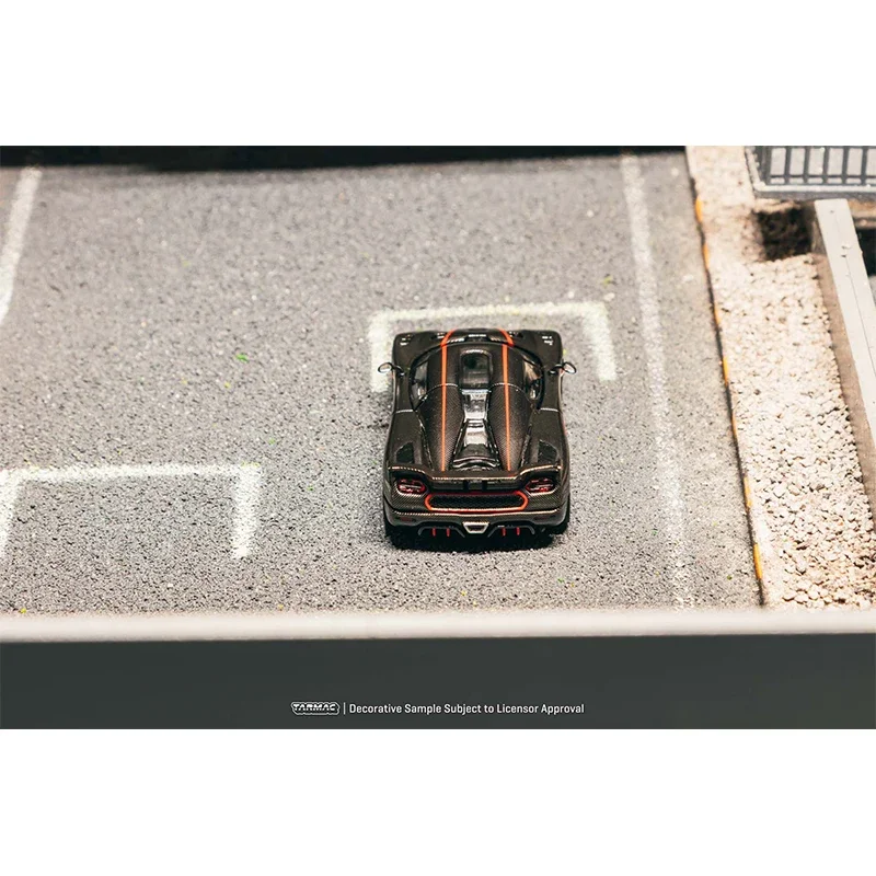 先行販売 TW 1:64 ケーニグセグ アゲーラ RS ブラックカーボンファイバー レッドアクセント ダイキャストカーモデル コレクション おもちゃ ターマックワークス