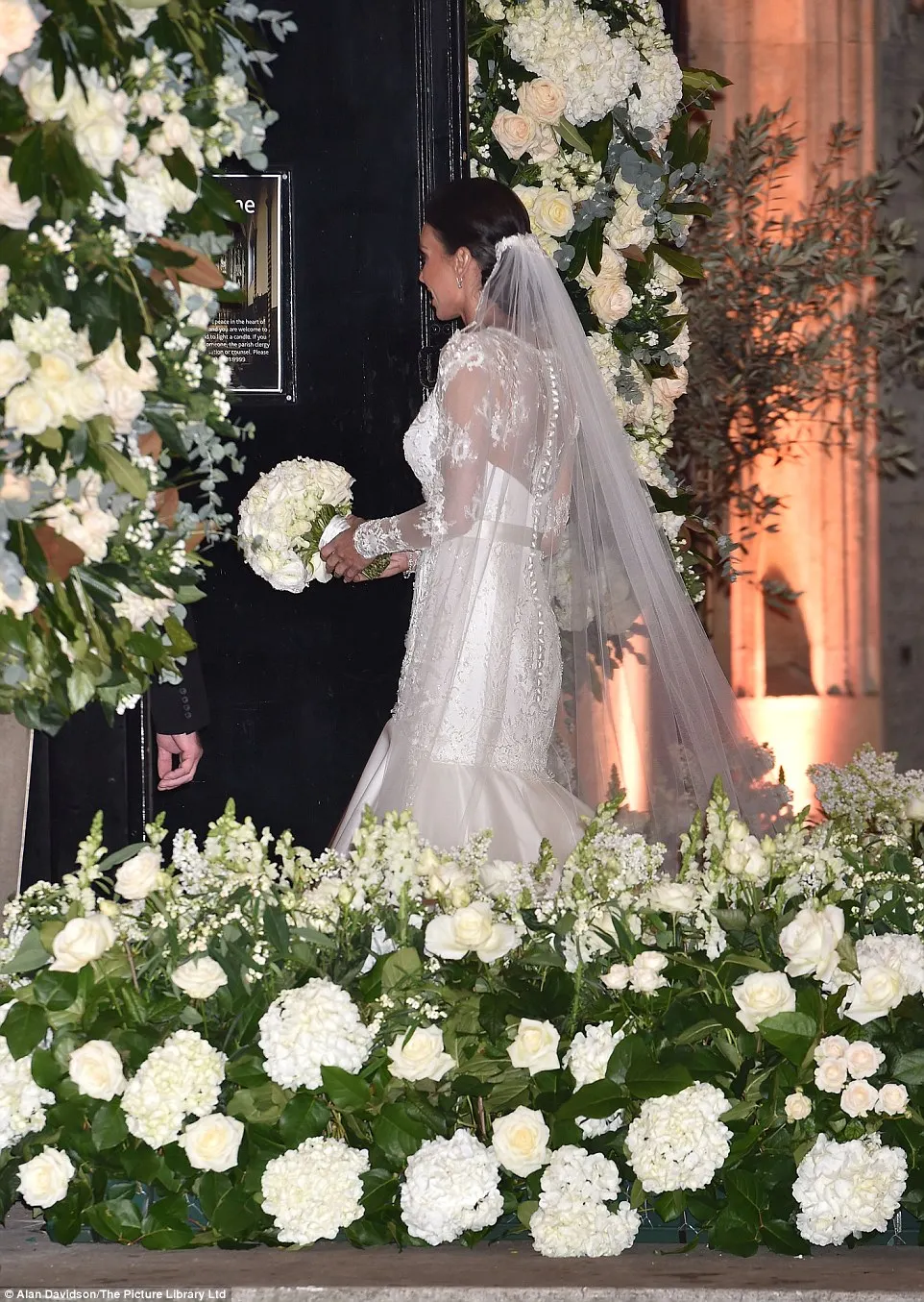 Impressionante longo mangas compridas vestido de casamento cetim de seda organza saia e bordado rendas sereia igreja vestido de noiva sheer mergulhando pescoço