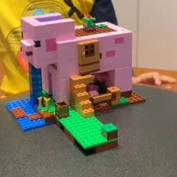 ألعاب نموذج سلسلة إبداعية، مجموعة مكعبات بناء بيت الخنزير، متوافقة مع جزيئات ليغو مناسبة لهدايا عيد الميلاد 21170