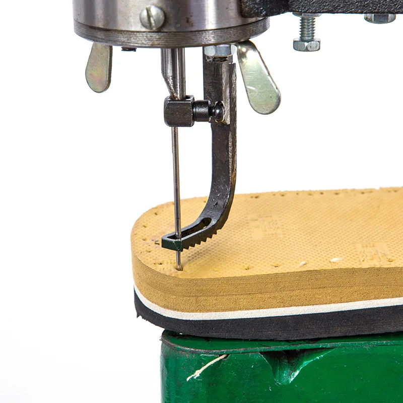 Electric hand crank dual-purpose side sewing machine for thick material