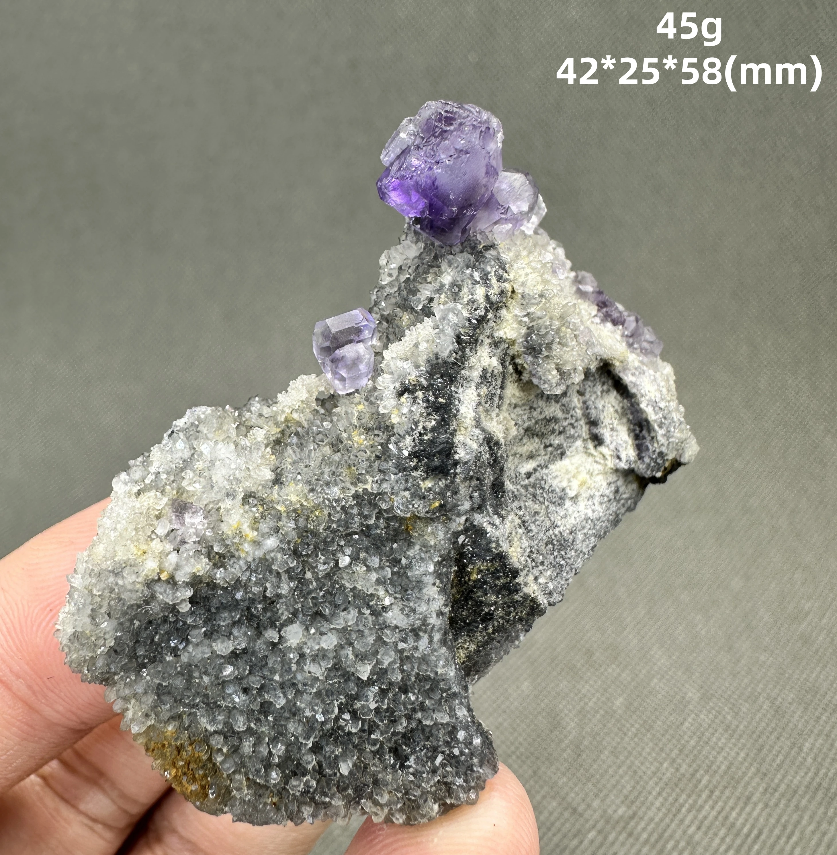 

45 г натурального минерального образа фиолетового флюорита ФУДЯН Танзании + целебные кристаллы кварца и камни, драгоценный камень