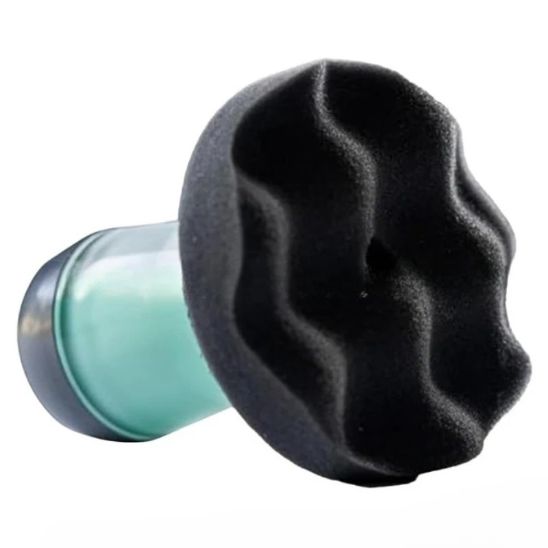 

Tire gloss applicator Tire gloss applicator