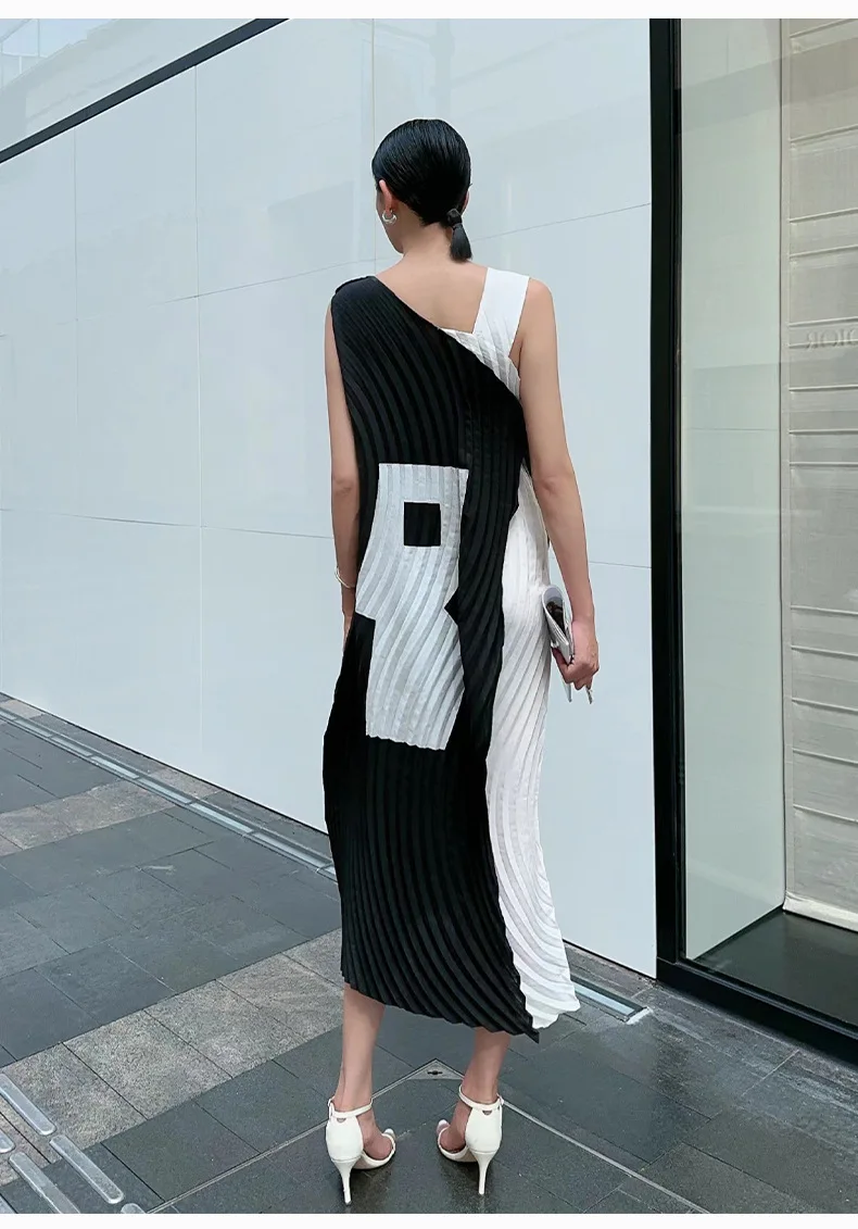 HOT SELLING Miyake fold New high-end denim color blocking pleated sleevelessWave design stylish shape  vest dress IN STOCK