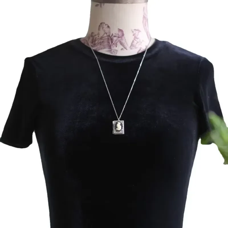 القوطية الأبيض القط قلادة قلادة للنساء خمر الإبداعية قلادة صفحة قابلة للدوران كتاب على شكل قلادة مجوهرات الحفلات لا صندوق #6