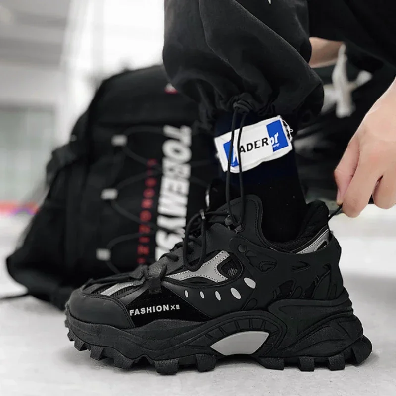 Sepatu sneaker pria, sepatu lari luar ruangan ringan terang, sepatu vulkanisir bertali, sneaker Platform Harajuku untuk pria