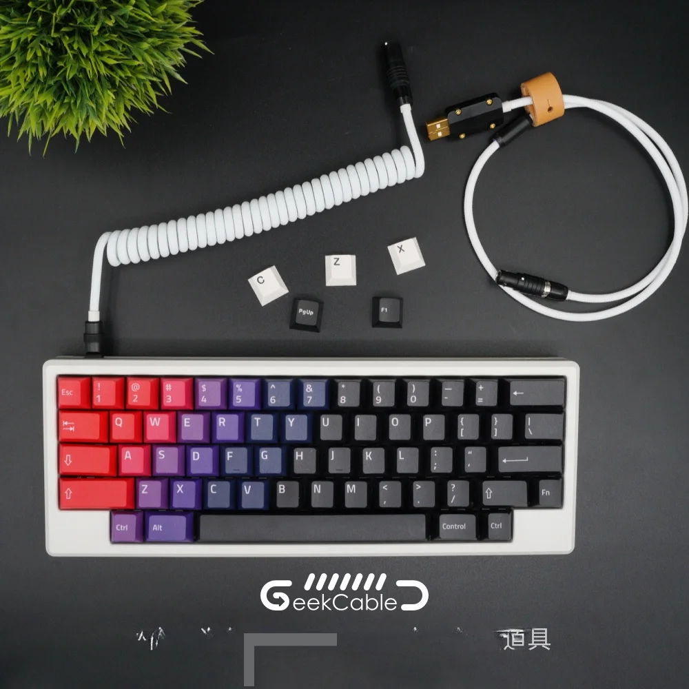 GeekBable handmade custom keyboard, data cable, rear aviation plug, black hardware, fluorescent white in stock