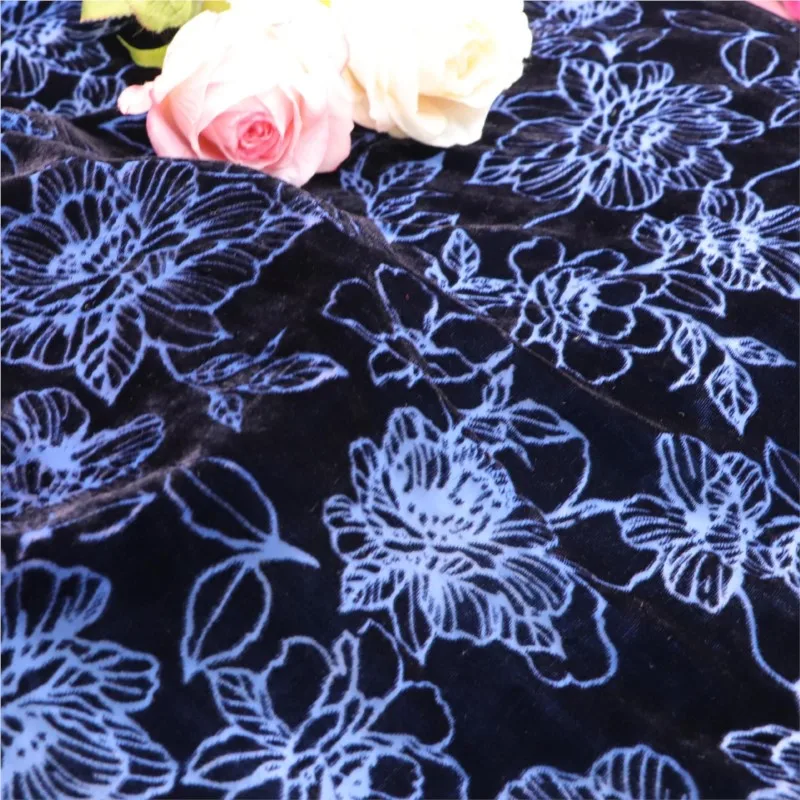 Abito da camicia da notte in tessuto bordeaux e bruciato stampato in viscosa con broccato di velluto intrecciato cheongsam