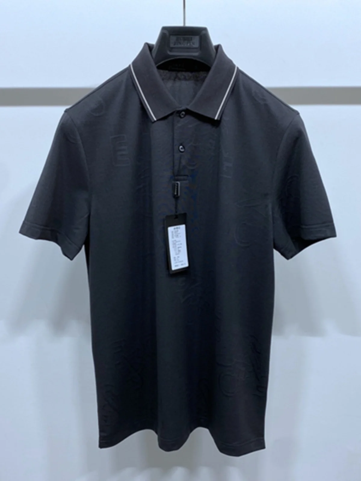 

High Quali Summer Thin ort Sve T-irt Silk Wool Blend Turn-down Collar New aphite Color for Men Faion Busin Sle