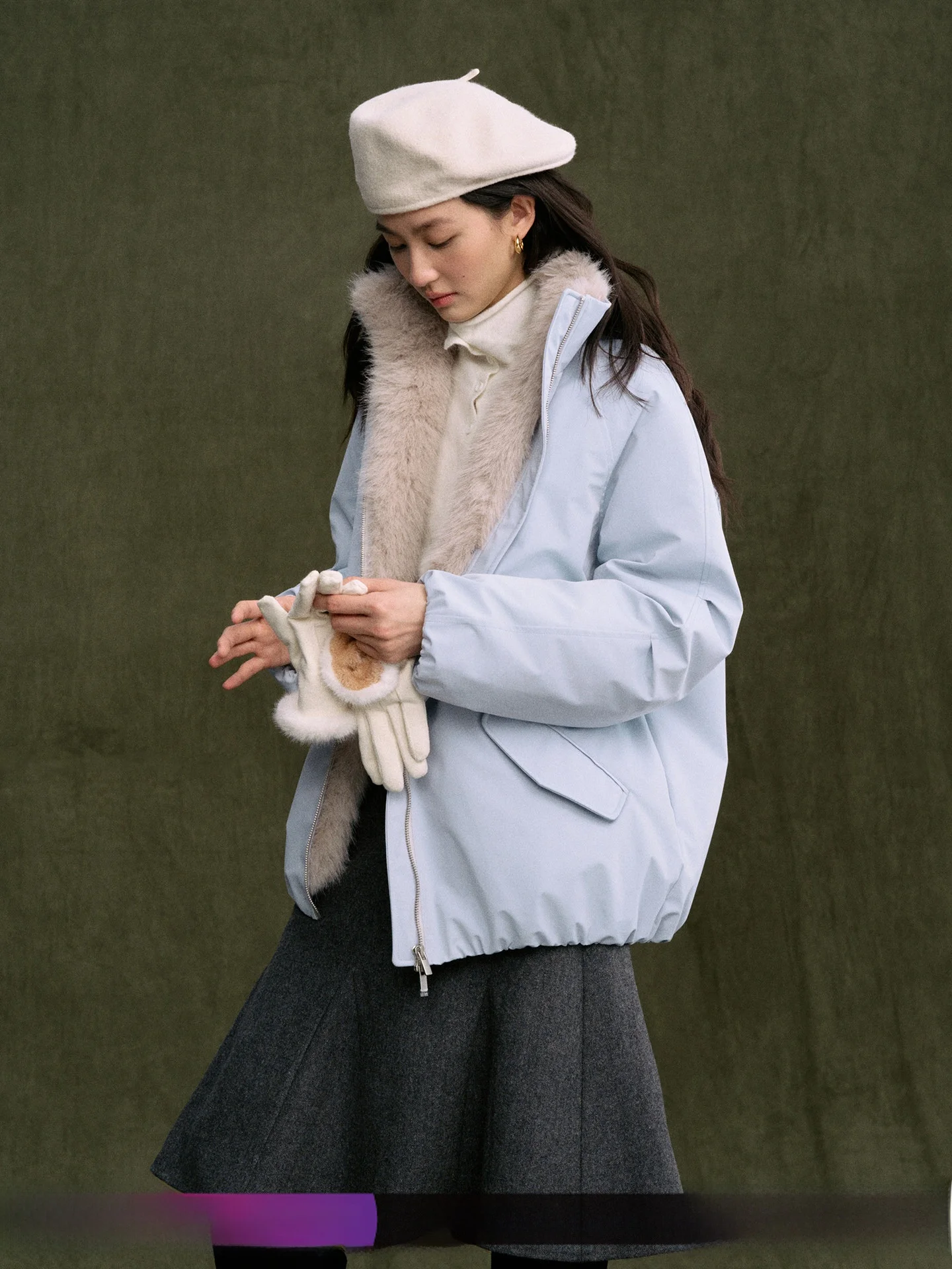 

Jicouture Women's Lightweight Short Puffer Jacket with Fur Collar Duck down Coat Warm Commute Style 90% down Fill Power